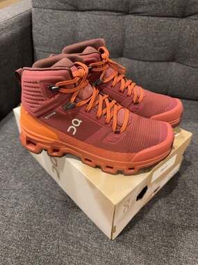 On Running Cloudrock 2 Waterproof Hiking Boots Women's Size 7 Beet/Auburn